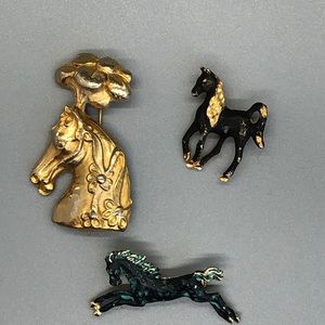 Horse brooch lot of 3